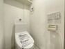 トイレ トイレはシャープでシンプルなデザイン。毎日使う場所だからこそ、使い勝手を考慮しました。