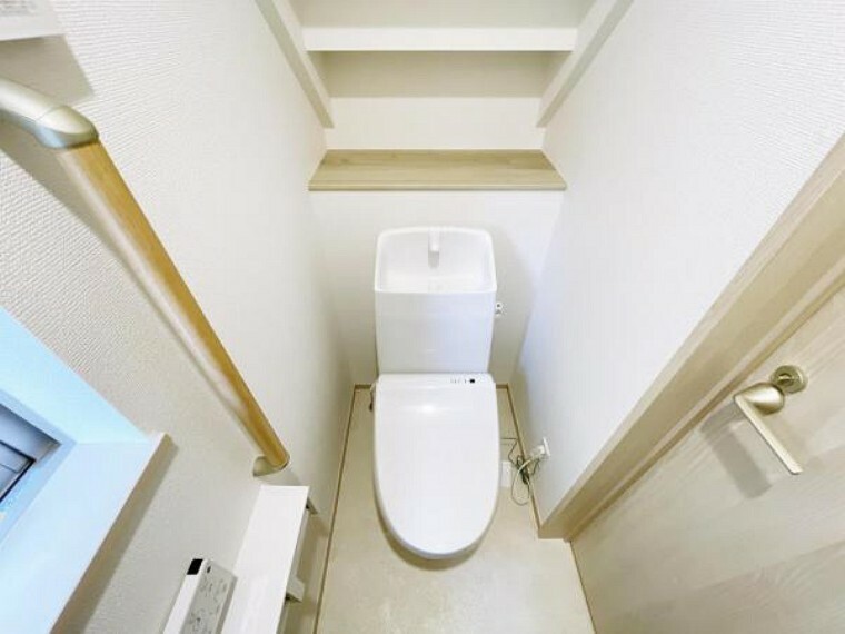 トイレ （トイレ）トイレは2か所設置しております！小窓付きのため、日中は電気を付けなくて明るい空間に*