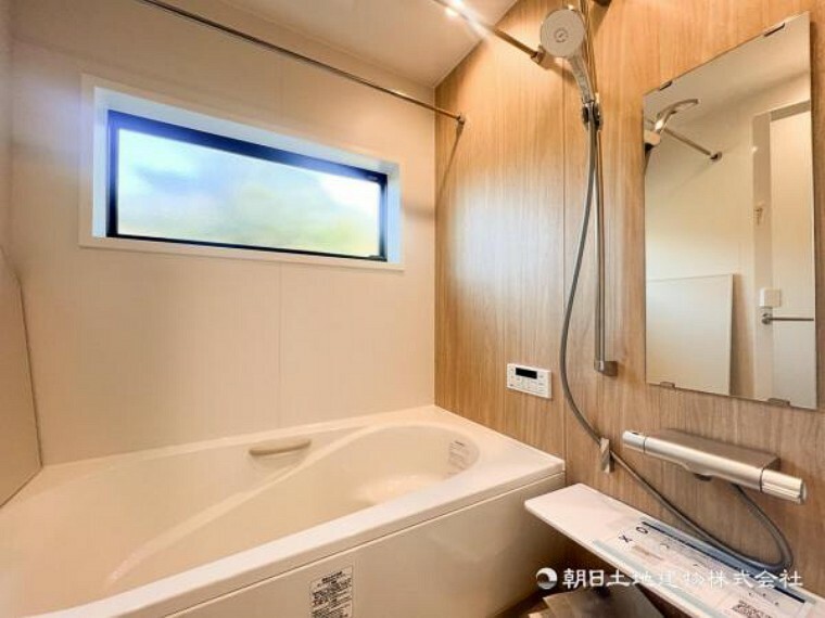浴室 【浴室】ゆったりと寛げる広々バスで足を伸ばしてリラックス。　最新のユニットバスは設備も充実です。