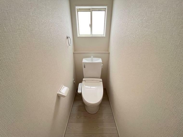 トイレ トイレは各階にご用意。ウォシュレット機能付き