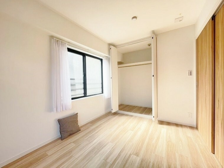 洋室 収納スペースもあり、いつまでも快適に暮らせる空間が広がります。