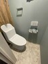 トイレ トイレは1階と2階それぞれにございますので、忙しい時や来客の際もスムーズに使うことができて便利です。人気のシャワートイレを採用し日々の生活を快適にします。