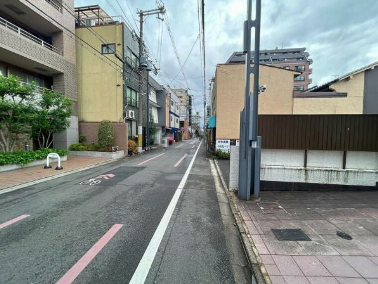 外観写真 マンション前道路です。