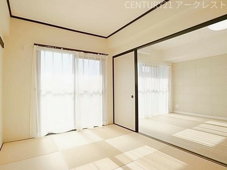 和室 客間にも使える6帖の和室。琉球畳が使われており、一般の和室とは一風変わった空間を味わうことができます。