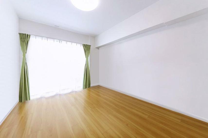 WIC付き洋室（約5.6帖）※画像はCGにより家具等の削除、床・壁紙等を加工した空室イメージです。