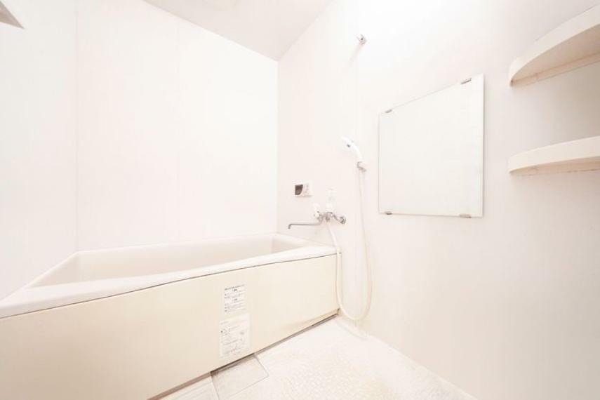浴室 一日の疲れを癒す浴室は広々1317サイズ。画像はCGにより家具等の削除、床・壁紙等を加工した空室イメージです。