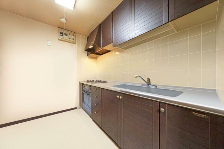キッチン 画像はCGにより家具等の削除、床・壁紙等を加工した空室イメージです。