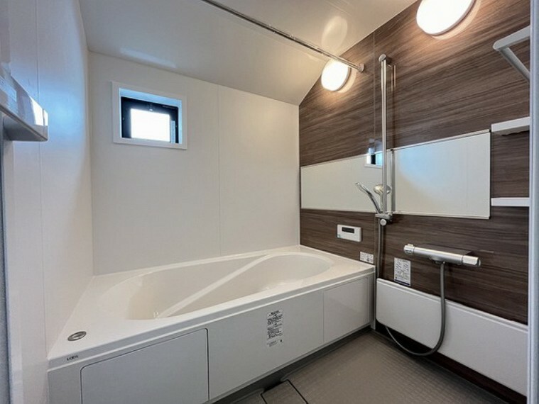 浴室 アクセントパネルを採用したホテルライクな浴室。