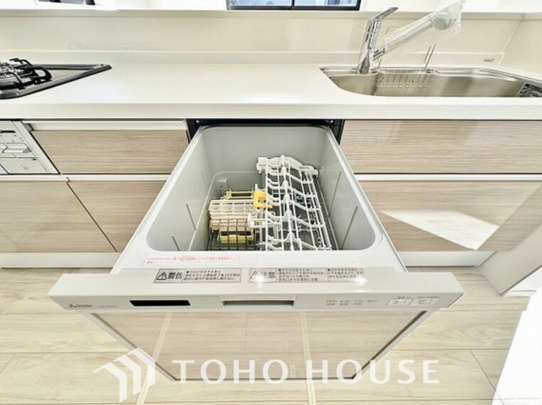 ダイニングキッチン 食器洗いの手間や時間が軽減できるアイテム。高温水や高圧水流を使うことにより効率よく食器洗浄できます。