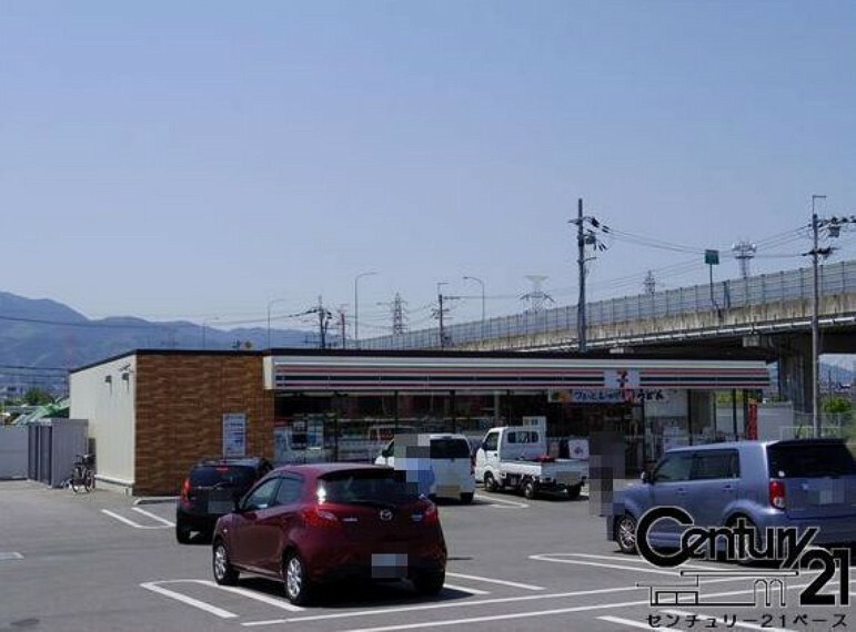 コンビニ セブンイレブン天理田井庄町店