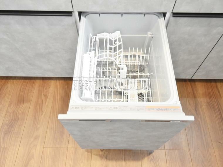 C号棟　ビルトイン食洗機【小金井市貫井北町3丁目】  ビルトイン食洗機は毎日の家事を軽減させてくれます。またワークトップも広々使え機能性も向上します。　