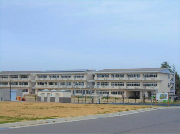 小学校 須賀川第一小学校　徒歩約2分（197m）