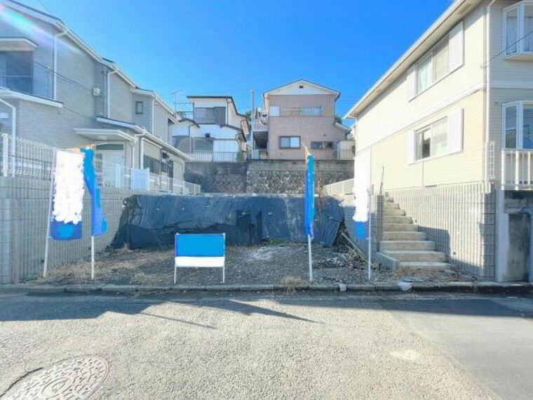 現況写真 【前面道路】不動産をご購入する上で道路付けはとても重要です。方位も大切ですが、建築基準法上のどの様な道路なのか、しっかりとご説明をさせて頂きます。