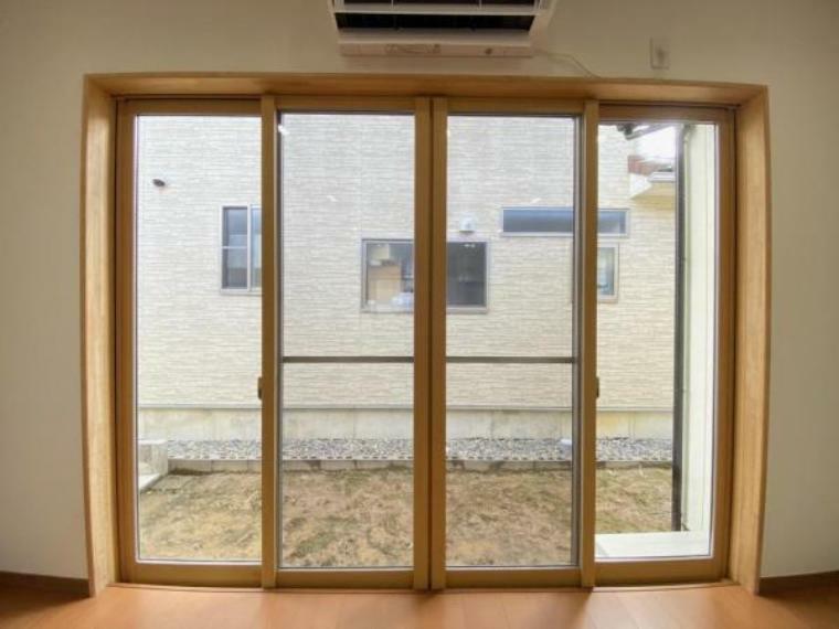 構造・工法・仕様 【リフォーム済】LDKの掃き出し窓には複層サッシが設置されています。よく使うお部屋の断熱性が担保されています。