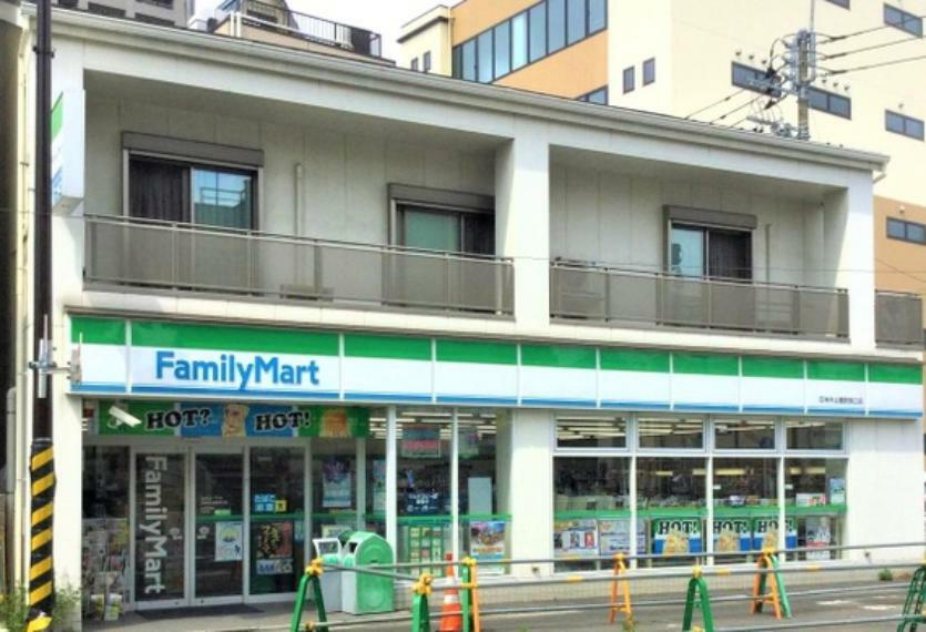 コンビニ ファミリーマート石神井公園駅南口店