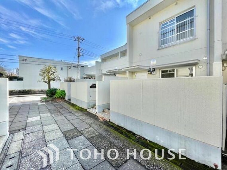 外観写真 建物の居住性に拘った邸宅は、「落ち着き」と「安らぎ」と「快適」を実現してくれます。