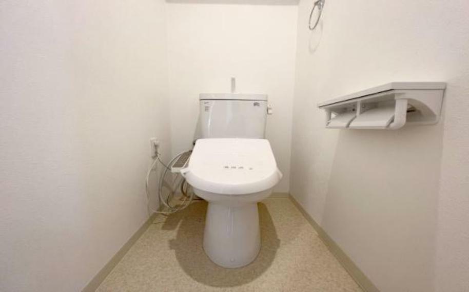 トイレ トイレは明るい空間で清潔感があります。