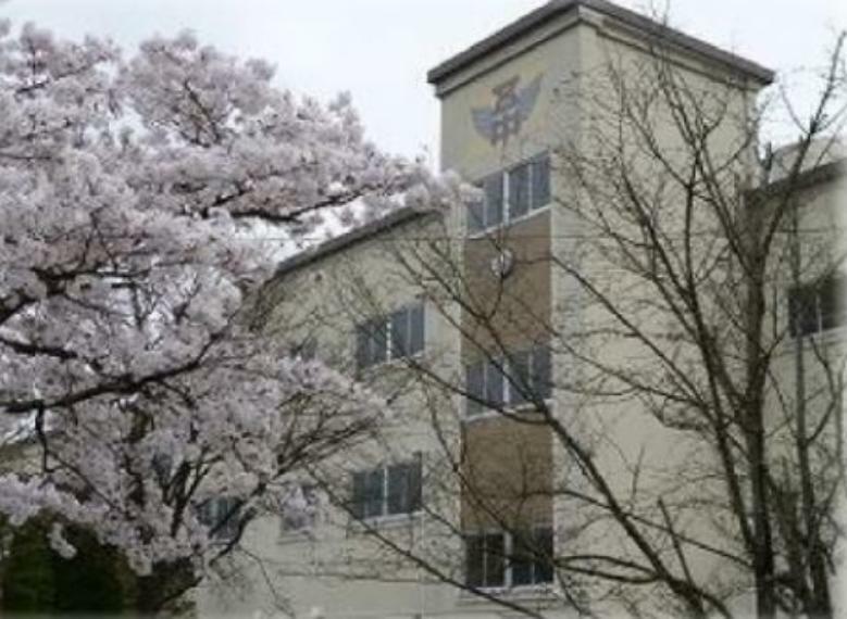 中学校 【周辺環境】上田市立第五中学校まで1100m（徒歩14分）。