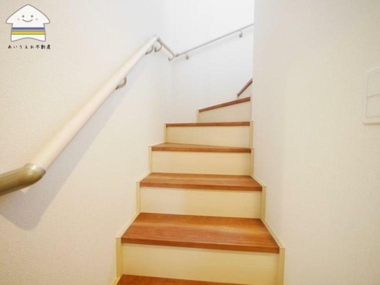 構造・工法・仕様 階段は手すり付きで安心です