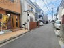 現況写真 【現地周辺】 現地は戸建が立ち並ぶ閑静な住宅地となっております。 阪急園田駅から徒歩12分の利便性にも優れています。
