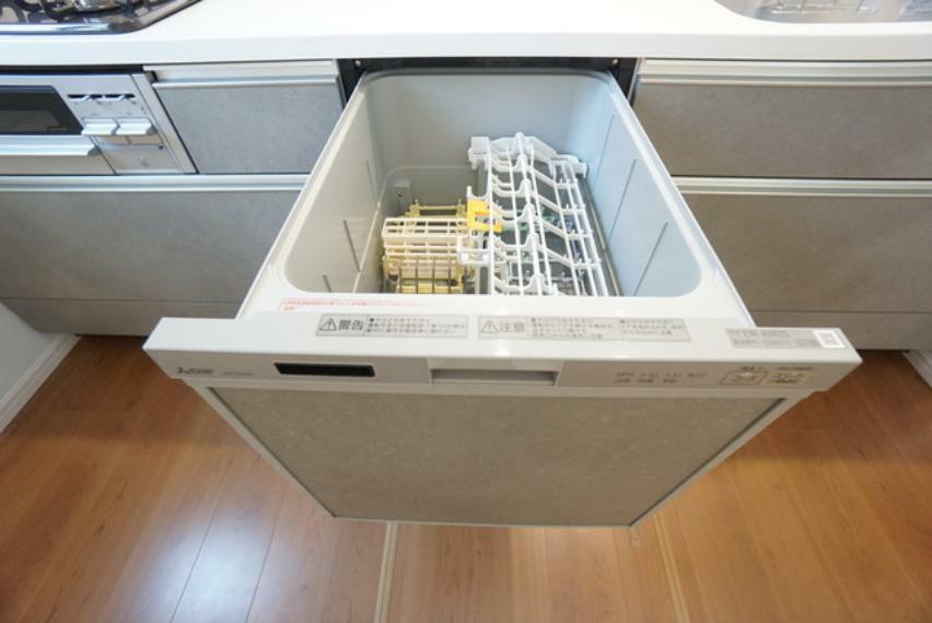 キッチン 炊事時間を大幅に短縮できる食器洗浄乾燥機付き＾＾冬場の洗い物で手荒れの悩みもなくなります。