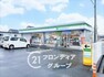 コンビニ ファミリーマート天理井戸堂店 徒歩24分。