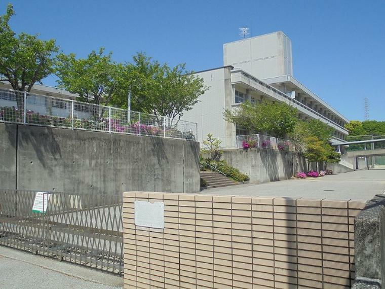 中学校 【中学校】横浜中学校まで1843m