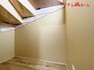収納 空間を有効利用した階段下収納付き！ 掃除機や雑巾などの掃除用具の収納にも最適です！