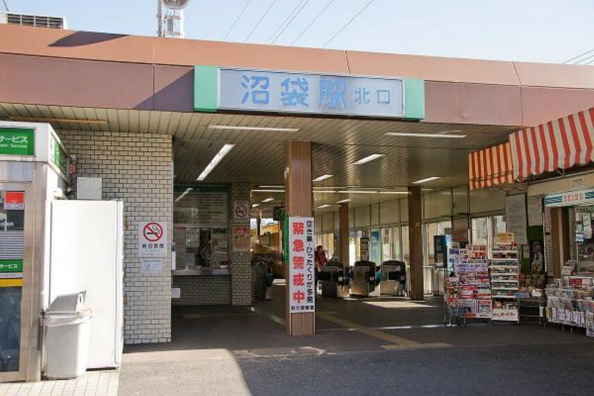 西武新宿線「沼袋」駅:都心までアクセス良好な駅が徒歩3分の好立地！（約240m）（約240m）