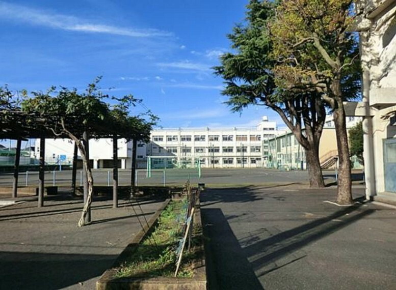 小学校 横浜市立南瀬谷小学校まで約270m