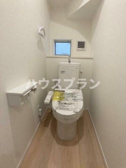 トイレ 清潔感のあるトイレ温水洗浄便座付きです