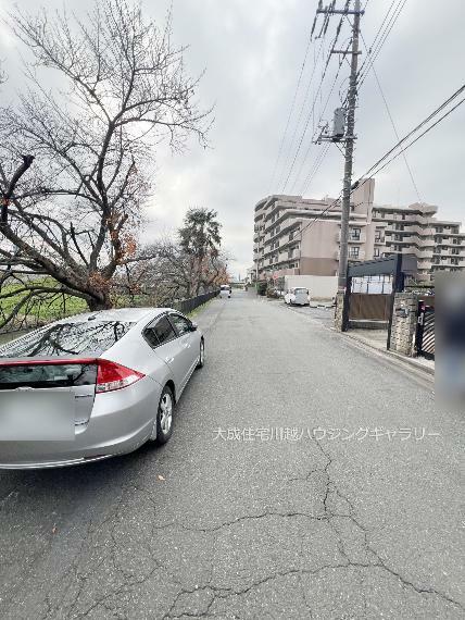 現況写真 全2棟:お車の出し入れが楽々可能な前面道路です！　現地写真2023.12.11撮影