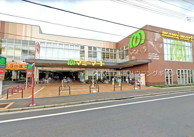 マミーマート神明町店（徒歩19分。雨の日も安心な屋根ありの駐車スペースです。）