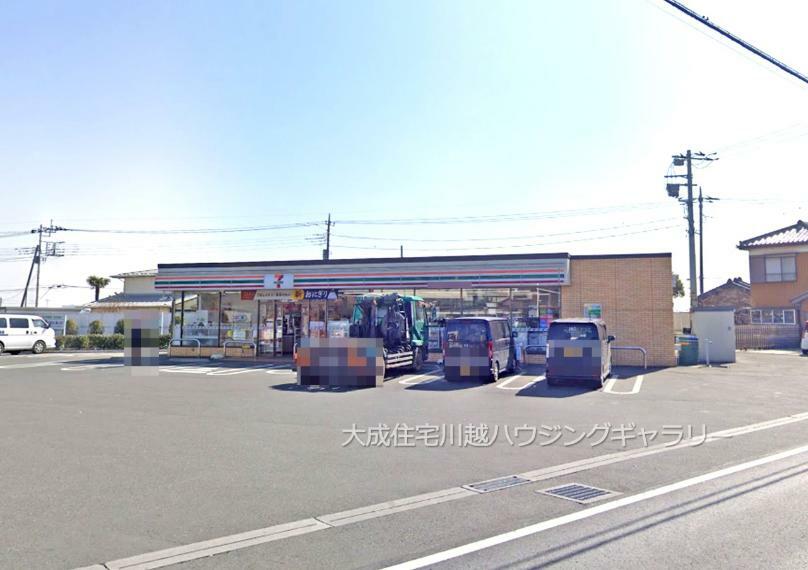 コンビニ セブンイレブン川越石田店（徒歩4分につき、ちょっとしたお買い物に便利です。）