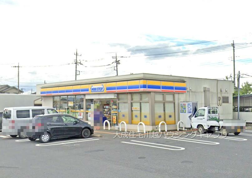 コンビニ ミニストップ川越石田店江（徒歩6分。広々とした駐車場がございます。）