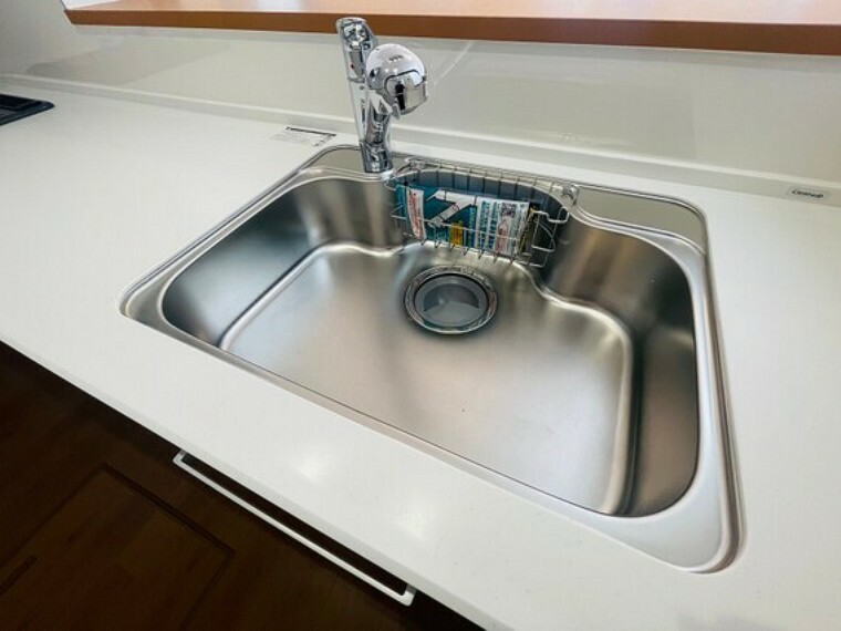 キッチンで場所を取らない、一体型浄水器を完備
