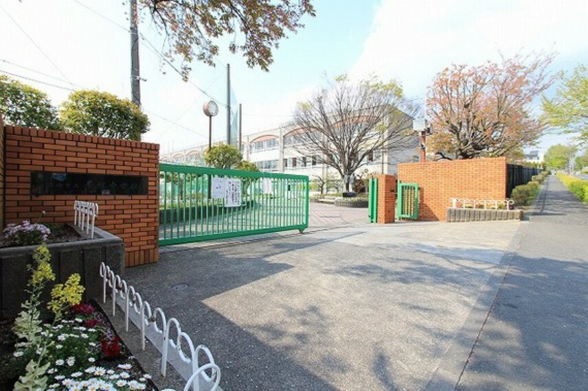 中学校 川崎市立金程中学校　距離約1400m