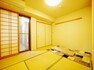 和室 障子・襖・畳など日本独特の文化が詰まった空間である和室。和室には、客間や子供の遊び場等々幅広い使い方ができ、井草の匂いはリラックス効果をもたらし、その上調湿効果がある。などのメリットが沢山あります。