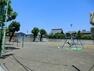 公園 南加瀬第一公園 遊具:ブランコ・アーチ型ジム・鉄棒・砂場・ベンチがあります。