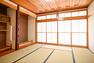 和室 従来の日本建築の雰囲気をのこしつつリフォームされた和室。日本人の心を落ち着かせてくれます。