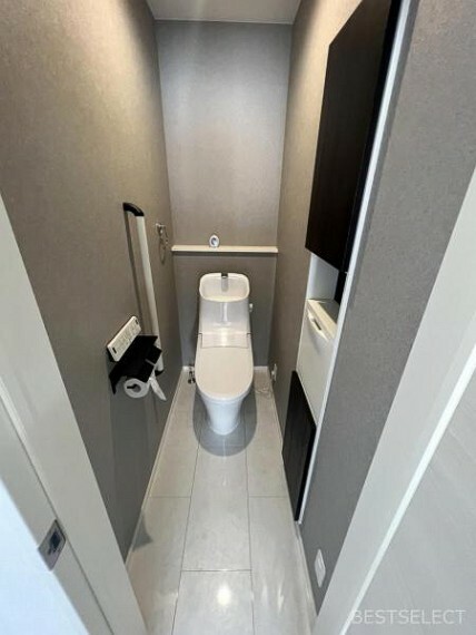 トイレ いつも快適・清潔な温水洗浄機能付トイレが各フロアに設けられています:3階トイレ