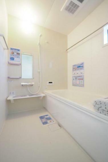 浴室 ■浴室■　快適なバスタイムを届ける一坪仕様のゆとりあるバスルームです