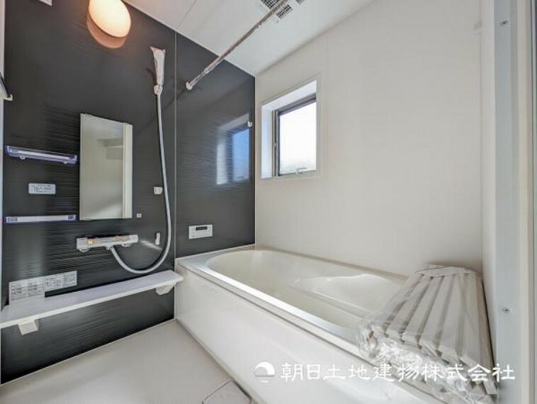浴室 【浴室】冬の予備暖房でヒートショックなど温度差による身体への影響も軽減。家族全員の健康も守るシステムバスです