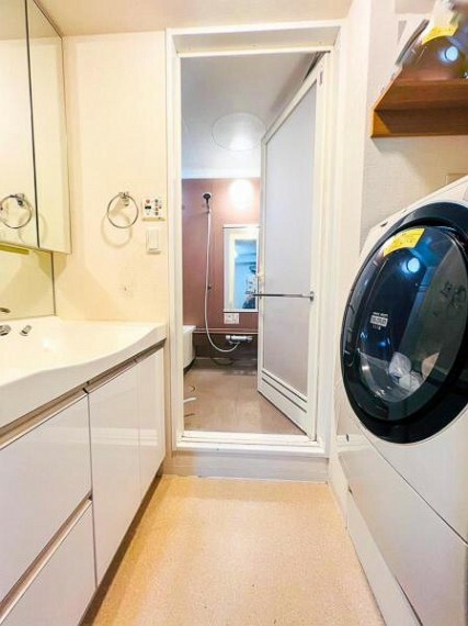 脱衣場 脱衣所です。ドラム式洗濯機も置けるスペースがあります。