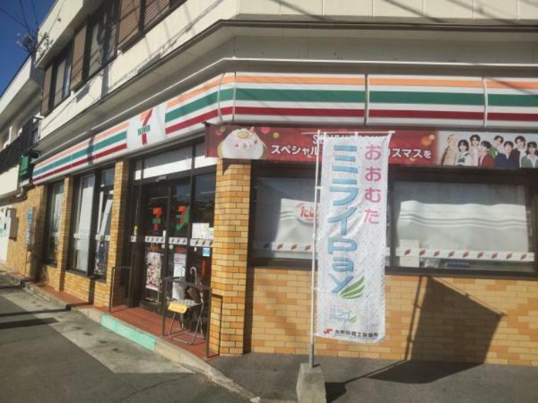 コンビニ セブンイレブン大黒町店まで600m徒歩8分　買い忘れがあったとき近くにあれば便利ですね。