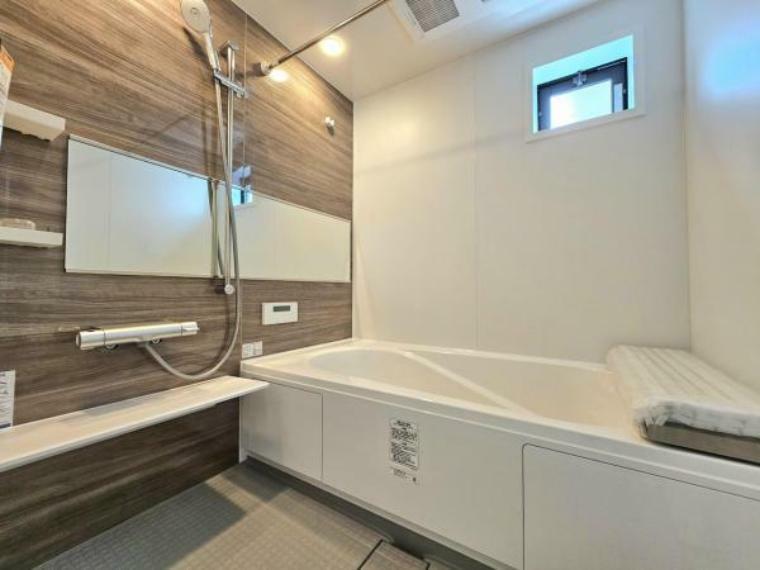 浴室 浴槽で足が伸ばせる1坪サイズの浴室