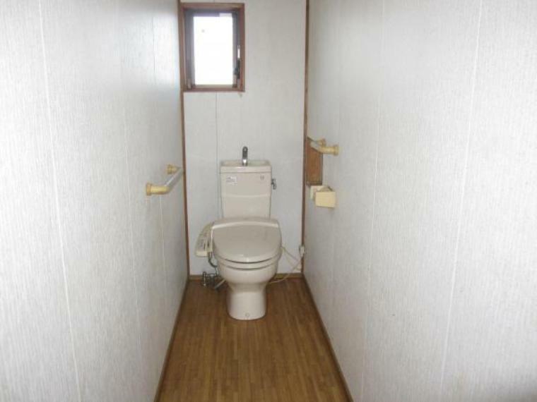 【トイレ:リフォーム前】トイレは新品に交換予定です。