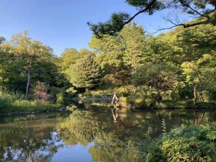 有栖川宮記念公園 徒歩10分。