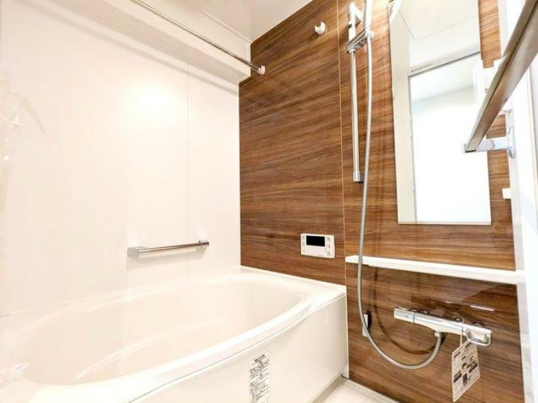 浴室 雨の日などに心強い浴室乾燥機付のユニットバス。洗濯物を乾かすだけでなく、カビ防止にもなる嬉しい設備。