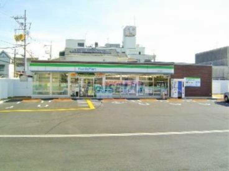 コンビニ 【コンビニエンスストア】ファミリーマート 城陽寺田店まで215m